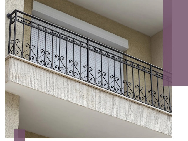 Балконные ограждения из металла и стекла в Новом Уренгое для домов