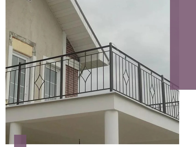 Изготовление балконных ограждений в Новом Уренгое из металла и стекла