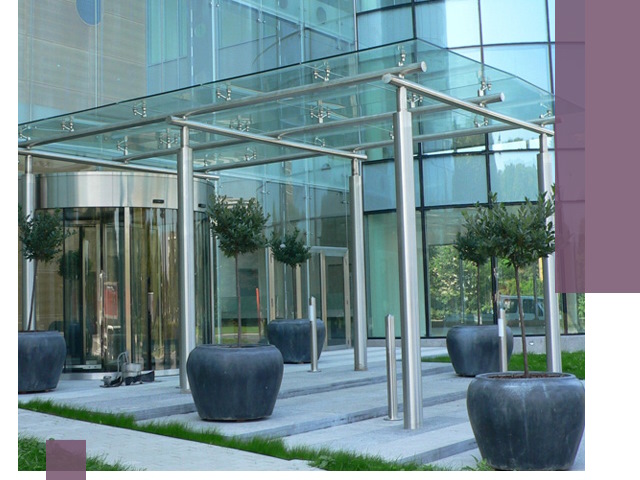 Навесы из стекла на заказ в Новом Уренгое — монтаж и установка