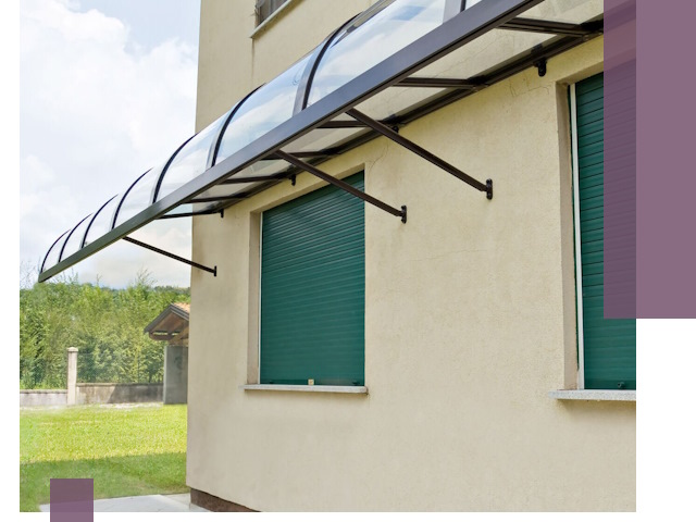 Козырьки над окнами в Новом Уренгое — изготовление и монтаж по выгоде